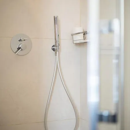 Colosseo Luxe Apartment In The Center Of Rome Exterior photo