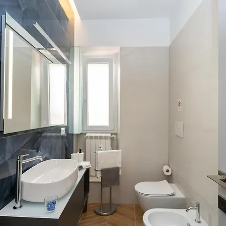 Colosseo Luxe Apartment In The Center Of Rome Exterior photo
